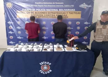Dos jóvenes arrestados por microtráfico de droga en Falcón