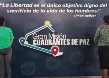 Par de mujeres se fueron a las manos en colegio de Naguanagua y fueron detenidas