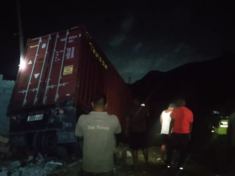 Gandola sin chofer  chocó módulo de la PNB en Naguanagua