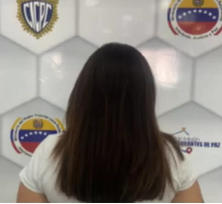 Capturada madre desnaturalizada que golpea y maldice a su hijo de seis años de edad (+Video)