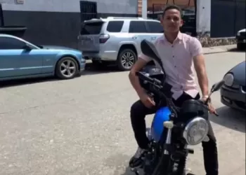 Motorizado murió tras colisionar contra un poste en Valencia (+Fotos)