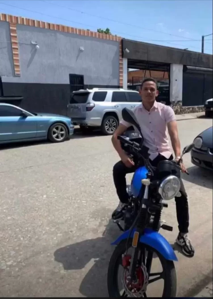 Motorizado murió tras colisionar contra un poste en Valencia (+Fotos)