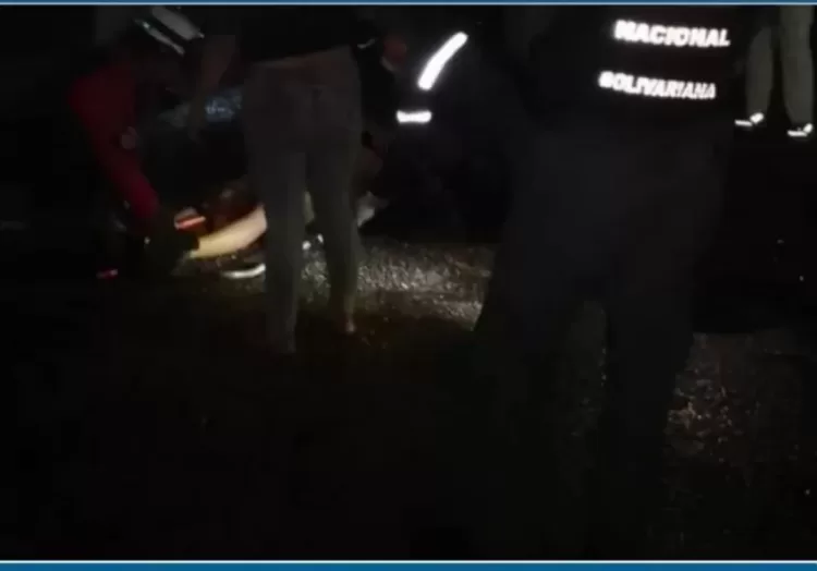 Dos lesionados durante colisión entre vehículos en San Carlos