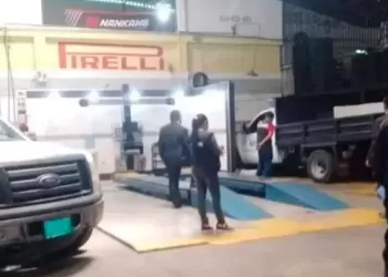 Mecánico murió aplastado por la transmisión de un camión