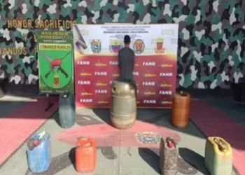 Militares detienen a un hombre por contrabando de combustible