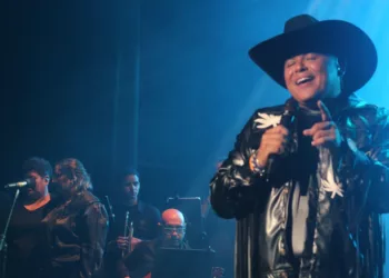 Jcrey se presentó a casa llena en el Teatro Municipal de Valencia