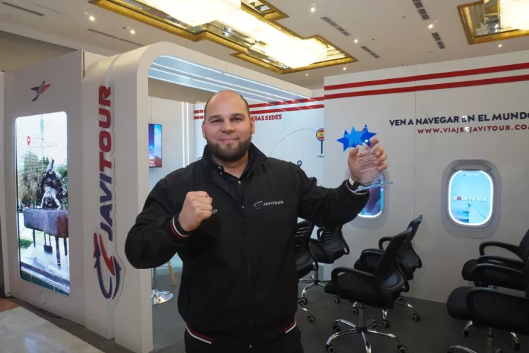 Javitour de alza con el premio al «Stand favorito del público» en Avavit 2025