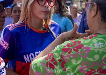 Elizabeth Niño recorre comunidades de Naguanagua para escuchar necesidades de sus habitantes