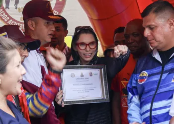 Elizabeth Niño acompañó reinauguración de cancha deportiva “Terrazas de Paramacay”