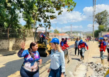 Alcaldesa Elizabeth Niño supervisó inicio del “Plan de Asfaltado Naguanagua Te Quiero” desde la avenida 190