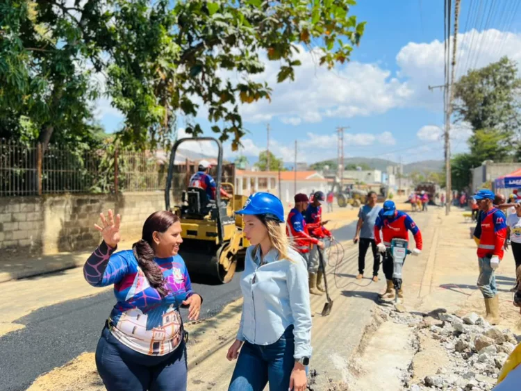 Alcaldesa Elizabeth Niño supervisó inicio del “Plan de Asfaltado Naguanagua Te Quiero” desde la avenida 190